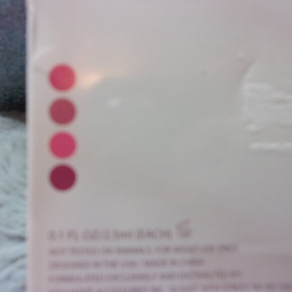 M-53 NEW IN PACKAGE 4 LONG LASTING LIP GLOSS SET - Picture 6 of 9
